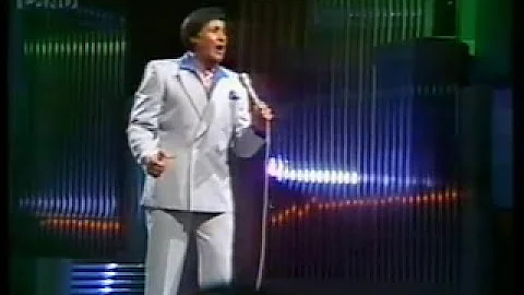 Howard Morrison - Whakaaria Mai (live 1982)