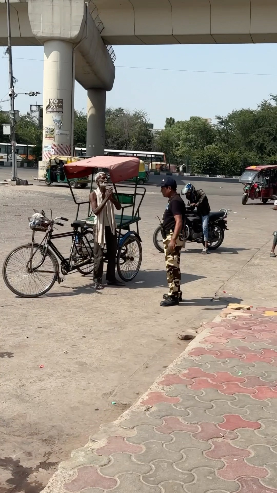 ?बाबा बहुत दुखी थे?#humanity #respect #helping #trending #viralvideo #youtubeshorts