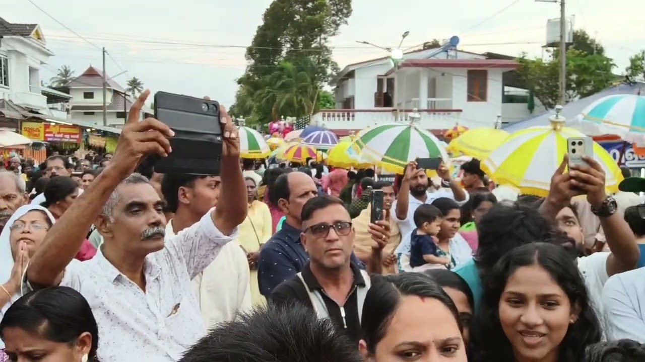 പൂവൻ കുലയും, മുടി ആട്ടവും കൊണ്ട് കൊരട്ടി മുത്തി പ്രസാദിച്ചു . 2025.