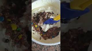 كلاص اقتصادي حجم عائلي glace vanille m&m