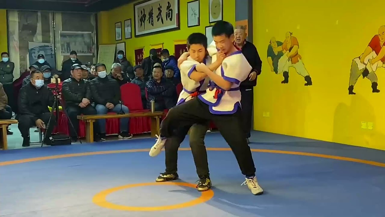 Chinese amateur wrestling 最后的躺刀太棒了这两孩子穿的太一样了。只有鞋子不同不是双胞胎