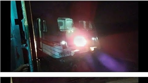 HIGH SPEED OVERTAKE IN PITCH DARKNESS- WAP7 PATNA JANSHATABDI overtakes EMU