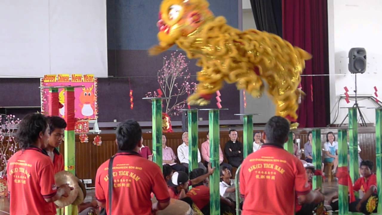 Lion Dance at Shan Tao Kindergarten Kota Kinabalu 2012