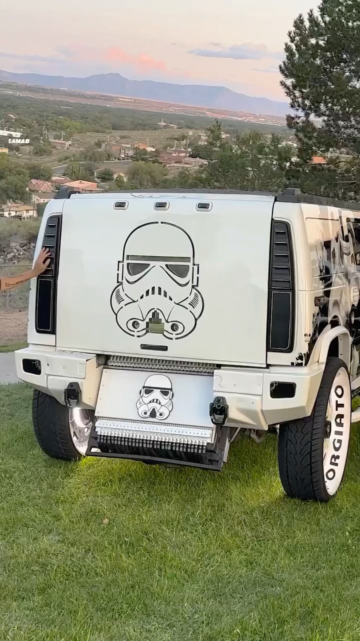 The perfect vehicle to take you to the Death Star! ? #starwars #vehicle #hummer