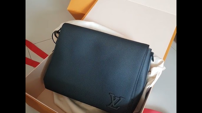 LOUIS VUITTON Messenger Calf Leather Aerogram Shoulder Bag M57080 Men's  Black 