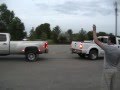 FORD F350 vs CHEVY 3500 Ford jalando una chevy 
Rusos estupidos abusando sus trocas!! против.