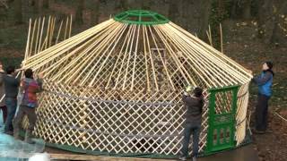 Large yurt assembly without dragon posts