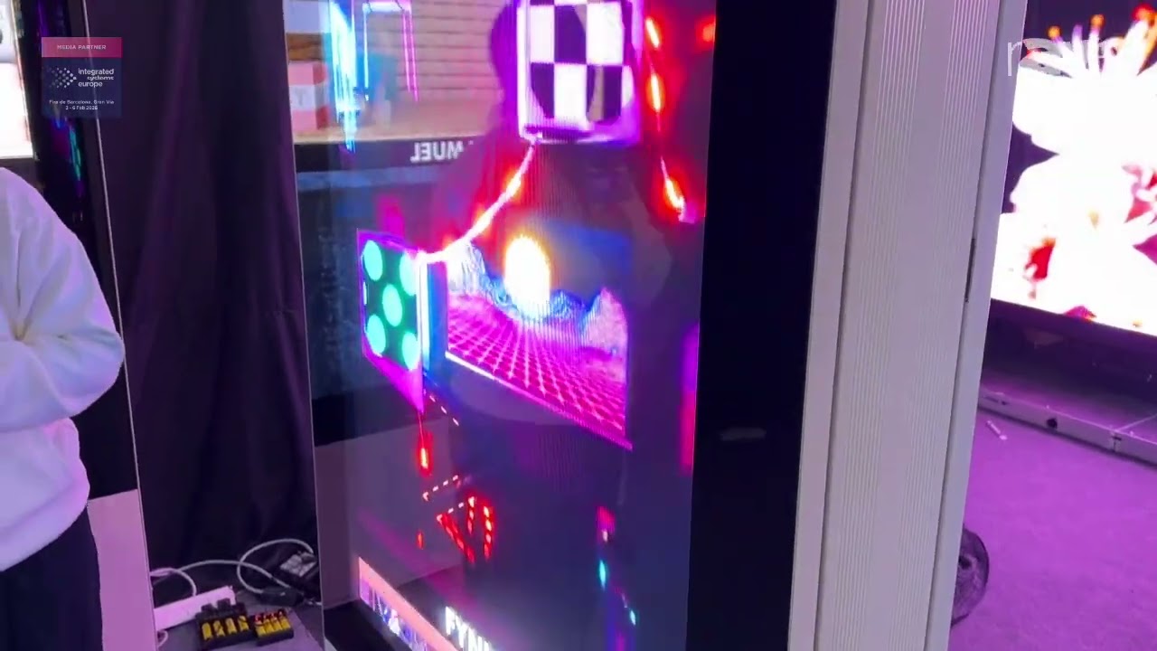 ISE 2026: iDisplay Exhibits OOHposter LED Standee
