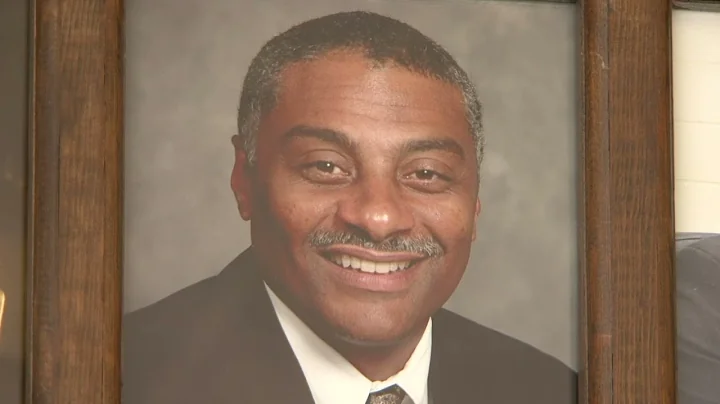 ROOSEVELT HS PRINCIPAL SAYS FAREWELL
