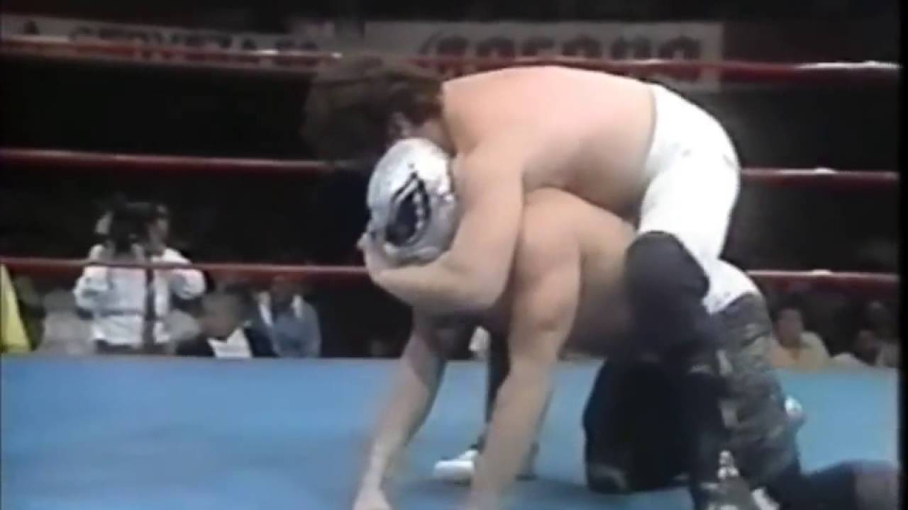 El Dandy vs. Angel Azteca (EMLL 6/1/90) - YouTube