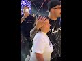 GEOLIER E LA MAMMA SUL PALCO