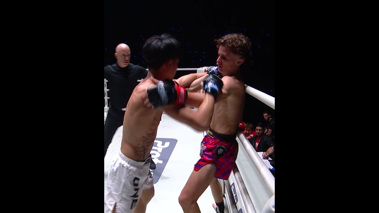 All gas, no brakes 😤🔥 Sandro Bosi came out FIRING in his Muay Thai war with Petsangwan!