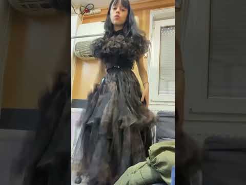 Jenna Ortega tries on Wednesday's prom dress 👗