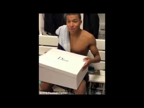 Thiago Silva Trolls Psg Team Mate Kylian Mbappe With Hilarious Early Christmas Present Youtube