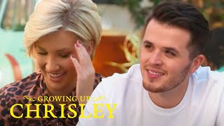 Elliott Has a Crush on Savannah | Growing Up Chrisley | USA Network