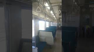 【松本駅】大糸線の車内（JR東日本E127系電車）クロスシートの座席やつり革など（長野県）JR EAST Oito Line Matsumoto Station NAGANO JAPAN TRAIN