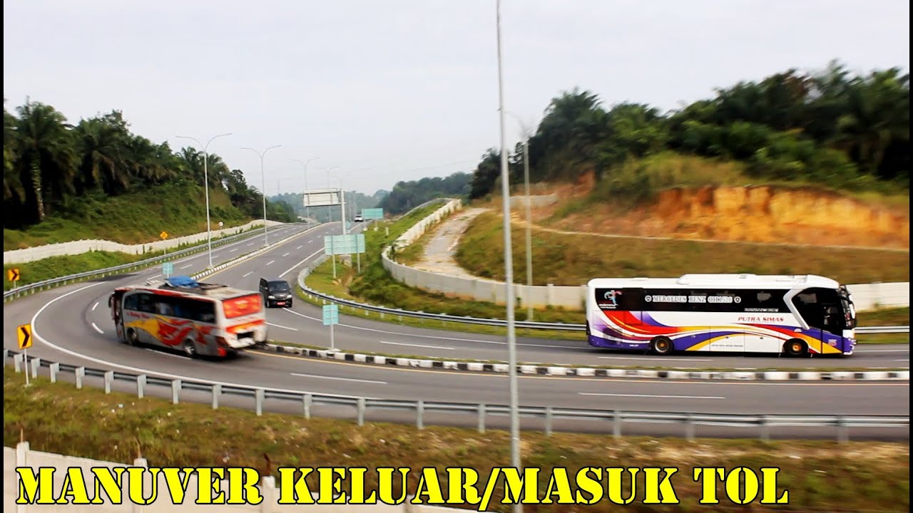 MANUVER MANIS BUS MENUJU GERBANG TOL PEKANBARU