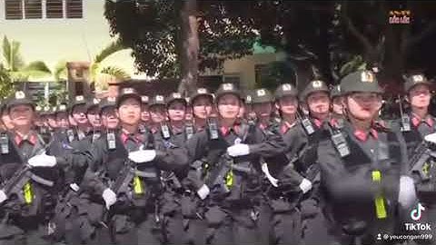 Nữ cảnh sát cơ động xinh đẹp!