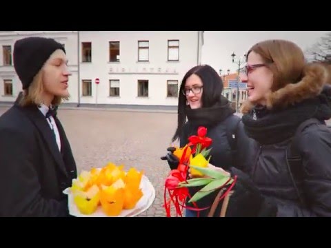Video: Sieviete Video Demonstrē, Kā Viņa Nogalina Savu Draugu