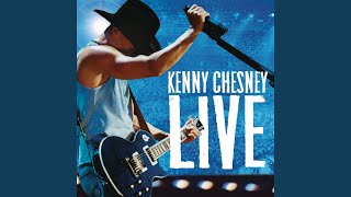 Vignette de la vidéo "Kenny Chesney - She Thinks My Tractor's Sexy (Live)"