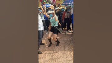 nhảy như vũ công ngày hội vhtt huyện Lục Ngạn Bắc Giang