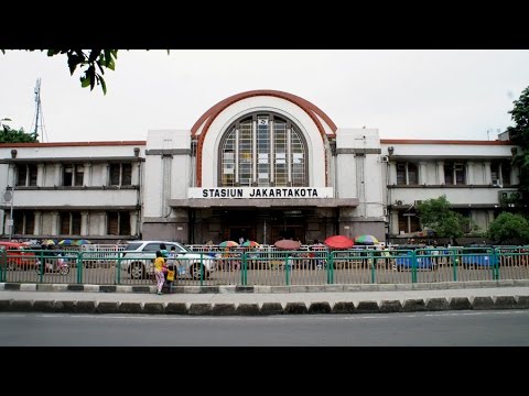 Walking in Jakarta (Indonesia)