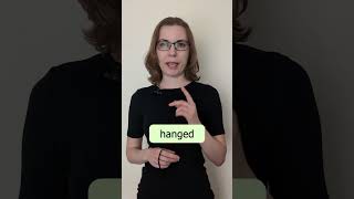 Hang у минулому: hung чи hanged?
