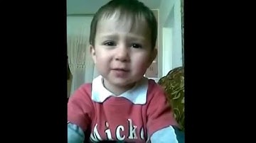 أغرب من الخيال طفل روسي يقرأ القرآن ويحفظ سورة الفاتحة