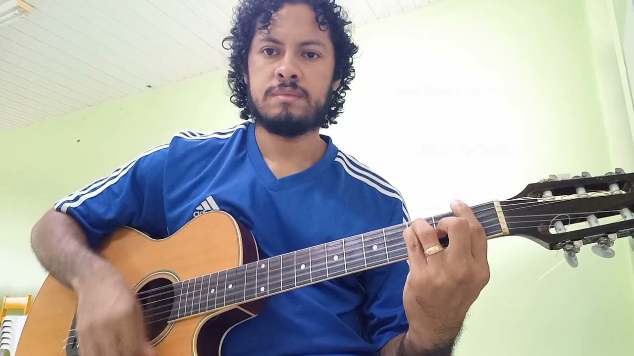 Mulher - aula de violão