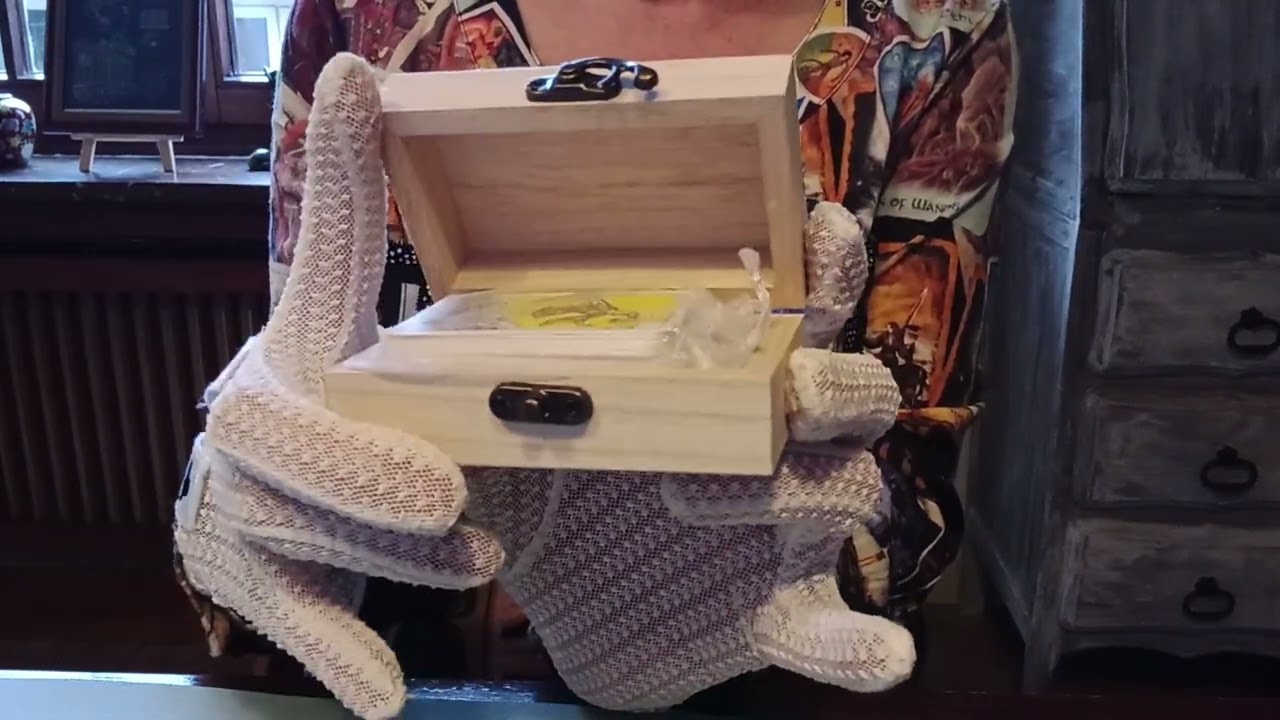 Boxing tarot instead of unboxing! Creative tarot ideas 🧰