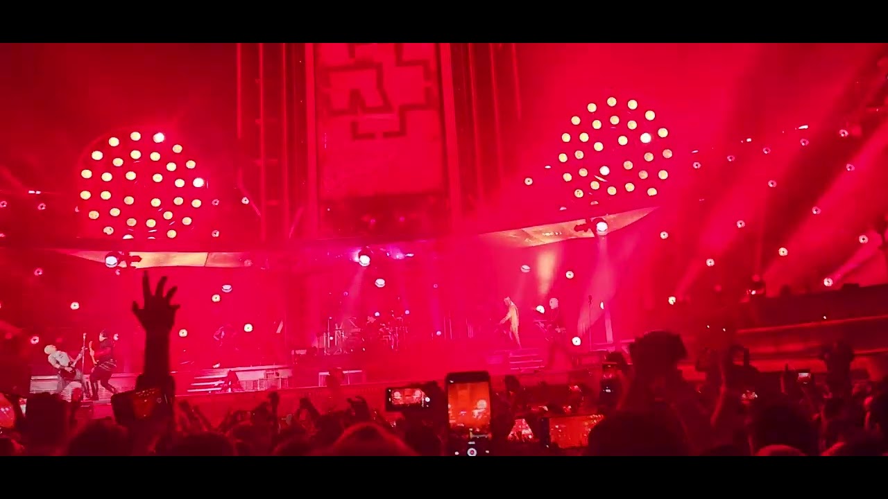 Mein Herz Brennt Rammstein foro sol 04/10/22 Live - YouTube