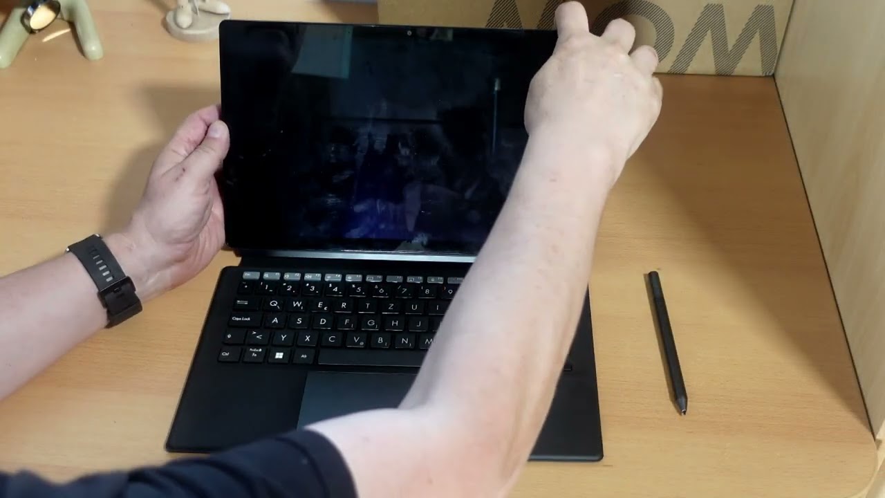 ASUS VivoBook 13 Slate OLED: privlačen prenosnik s precej osnovnimi zmogljivostmi (