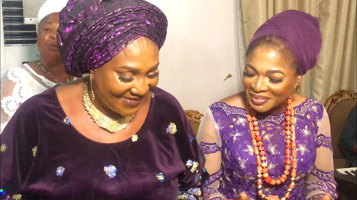 Queen Dr Temitope in solemn dance with Osun First Lady Chief Mrs Titilola Adeleke at Ooni’s palace.