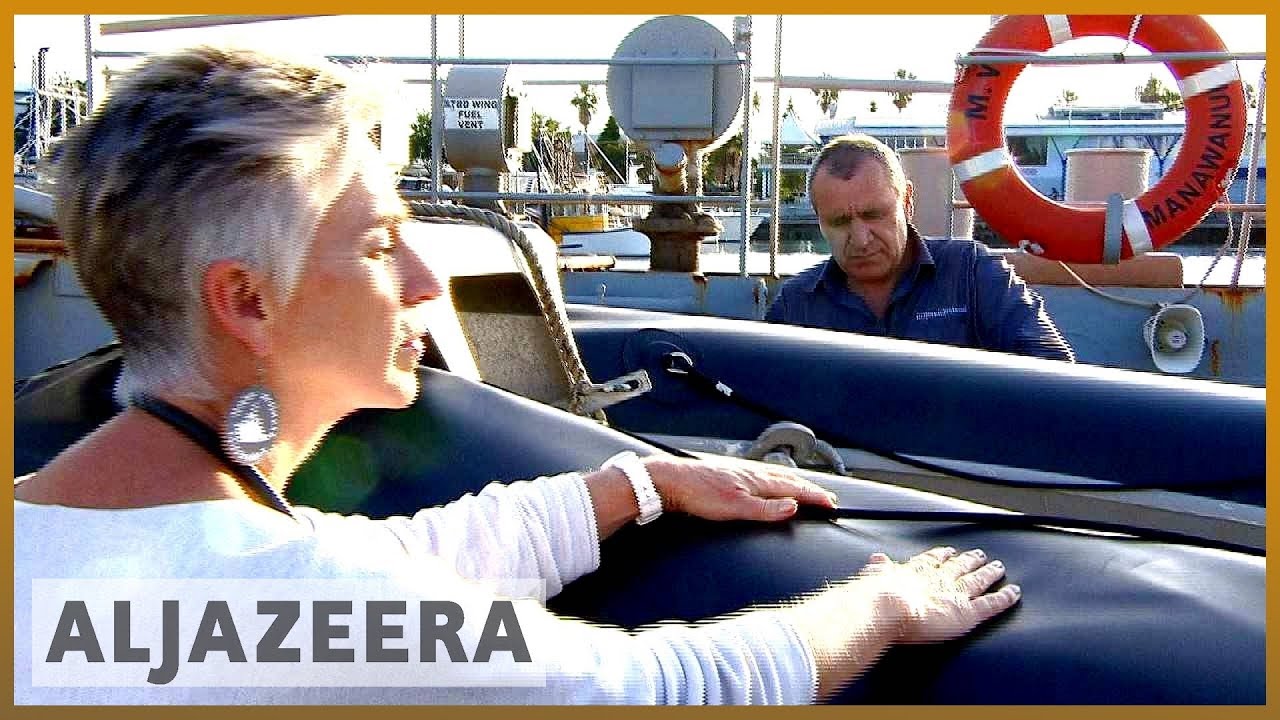 حطام سفن الحرب العالمية الثانية: زوجان أستراليان يكافحان تسربات النفط | الجزيرة الإنجليزية