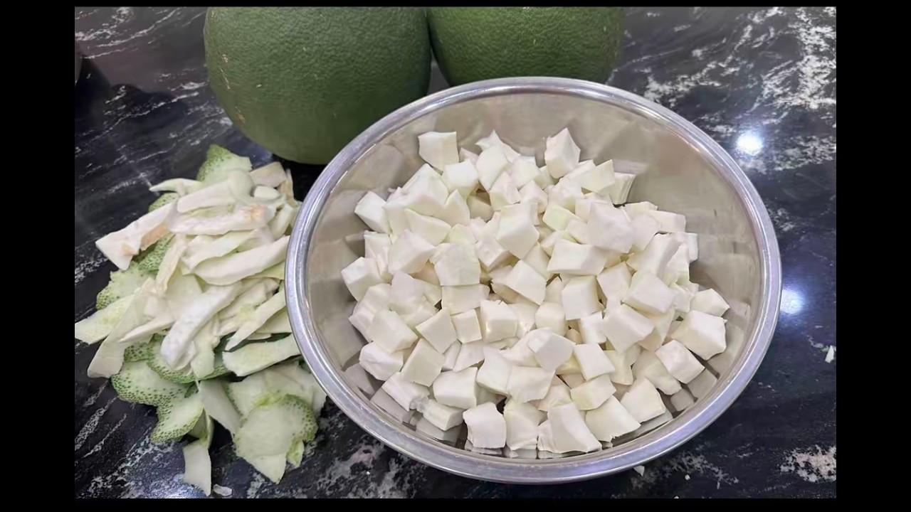 CÁCH SƠ CHẾ CÙI BƯỞI ĐỂ NẤU CHÈ GIÒN VÀ KHÔNG ĐẮNG