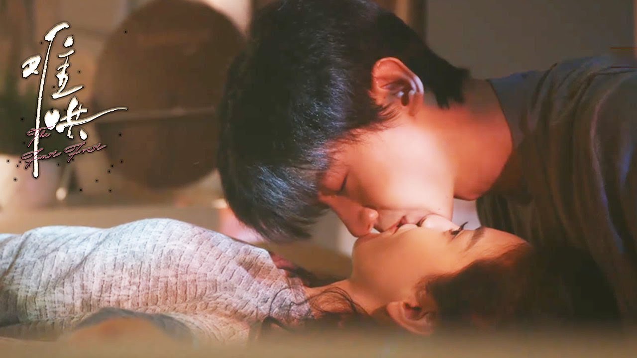 💕深夜一吻，白敬亭深情亲吻章若楠，暧昧氛围悄然升温！！