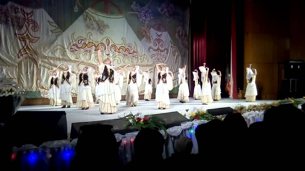 Народный образцовый ансамбль танца Жаш-Кыял