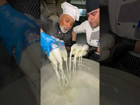 اکبر رو اول تو شیر میپزن بعد سرخ میکنند که اونجوری نرم میشه