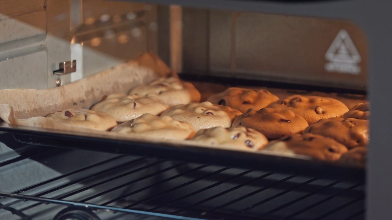 Trying out the Joshua Weissman Levain Cookie recipe | Language is in Tagalog