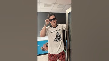 Logan is looking for a snack 👀 #btr #bigtimerush #btrworldtour #loganhenderson