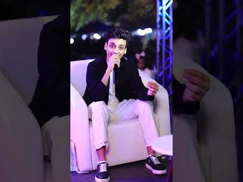 القيصر بعيد عن السوشيال ميديا 