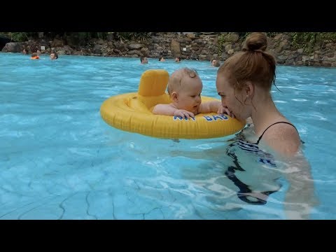 Video: Waarom Met Je Baby Naar Het Zwembad Gaan?