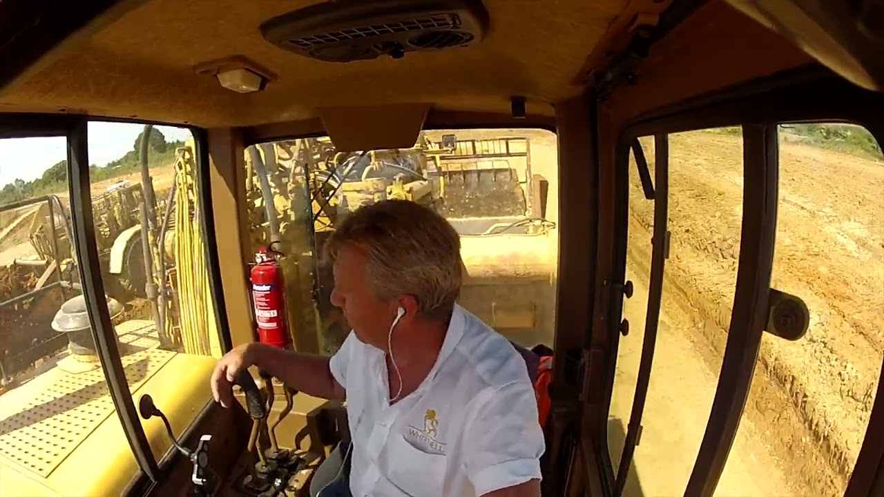 Caterpillar 621E scraper