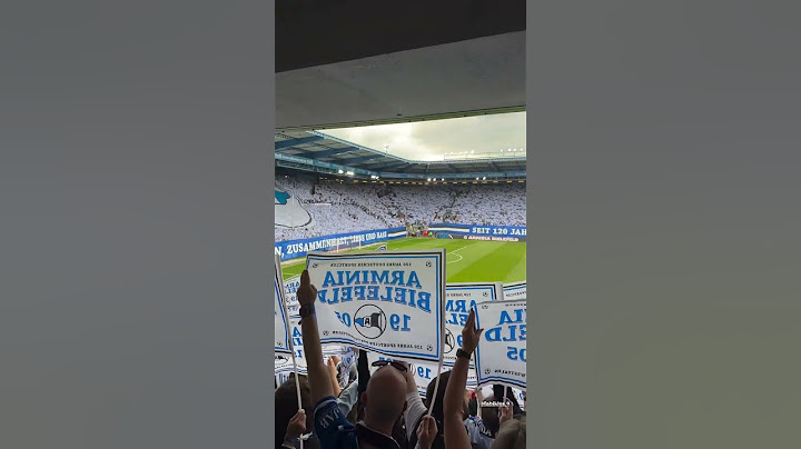 Arminia Bielefeld Choreo mit Fabian Klos vor dem Spiel gegen Dynamo Dresden