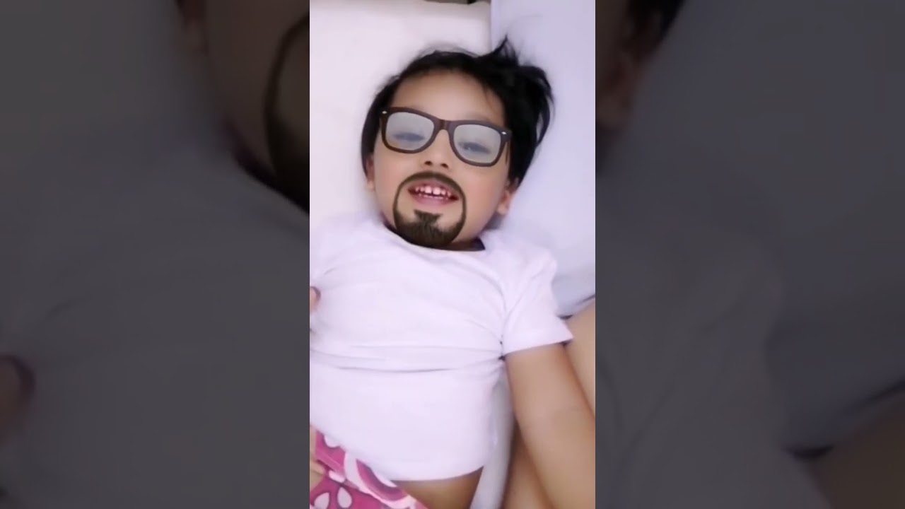 OMG eli got a beard 😂