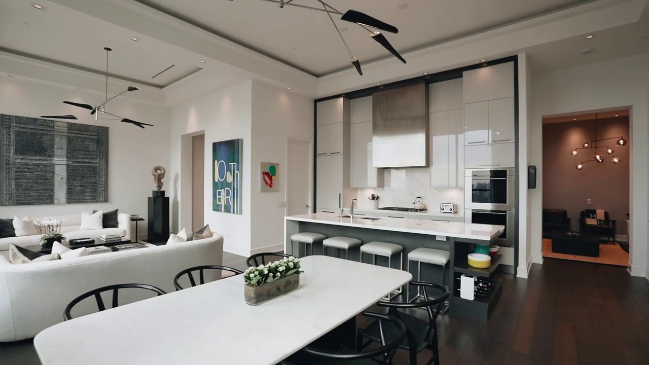 2004-111 St Clair Ave W