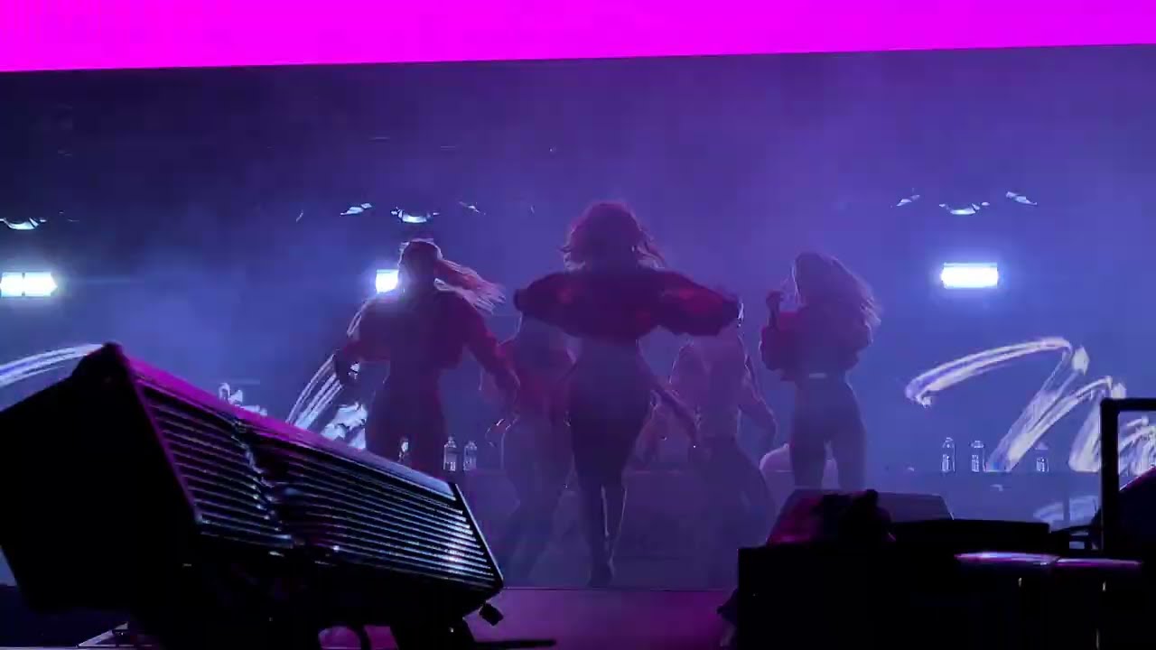 Natalia - Vas A Volverme Loca - Tour NADIE MÁS - Orgullo Mairena del Aljarafe (08-06-24)