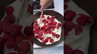 An immersive process of making "strawberry snowflake crisps" using sugar-free marshmallows#nahlahrsl