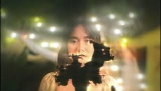 NIKI - Split (Lyric Video)