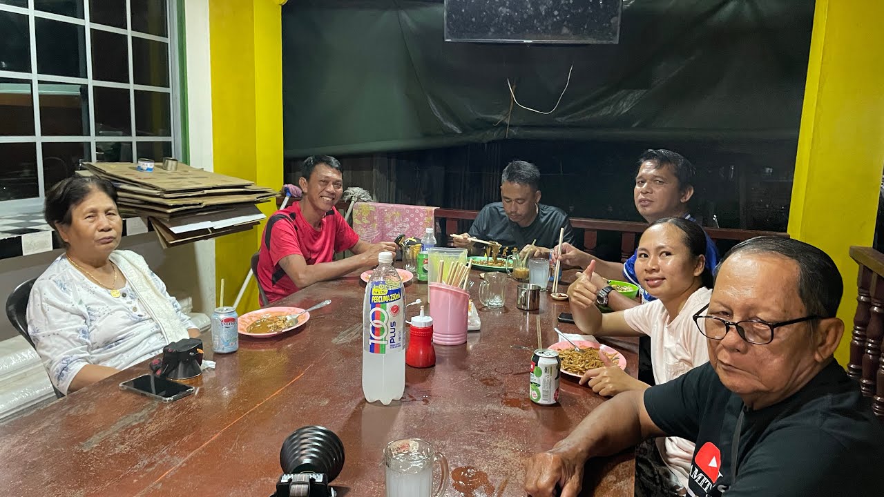 Bawa Orang Sampun Makan Mee Di Kedai Foodcourt Papap Passin// Mandi Sebelum Balik Sibu